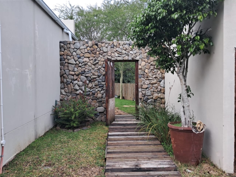 To Let 2 Bedroom Property for Rent in Kwelera Eastern Cape